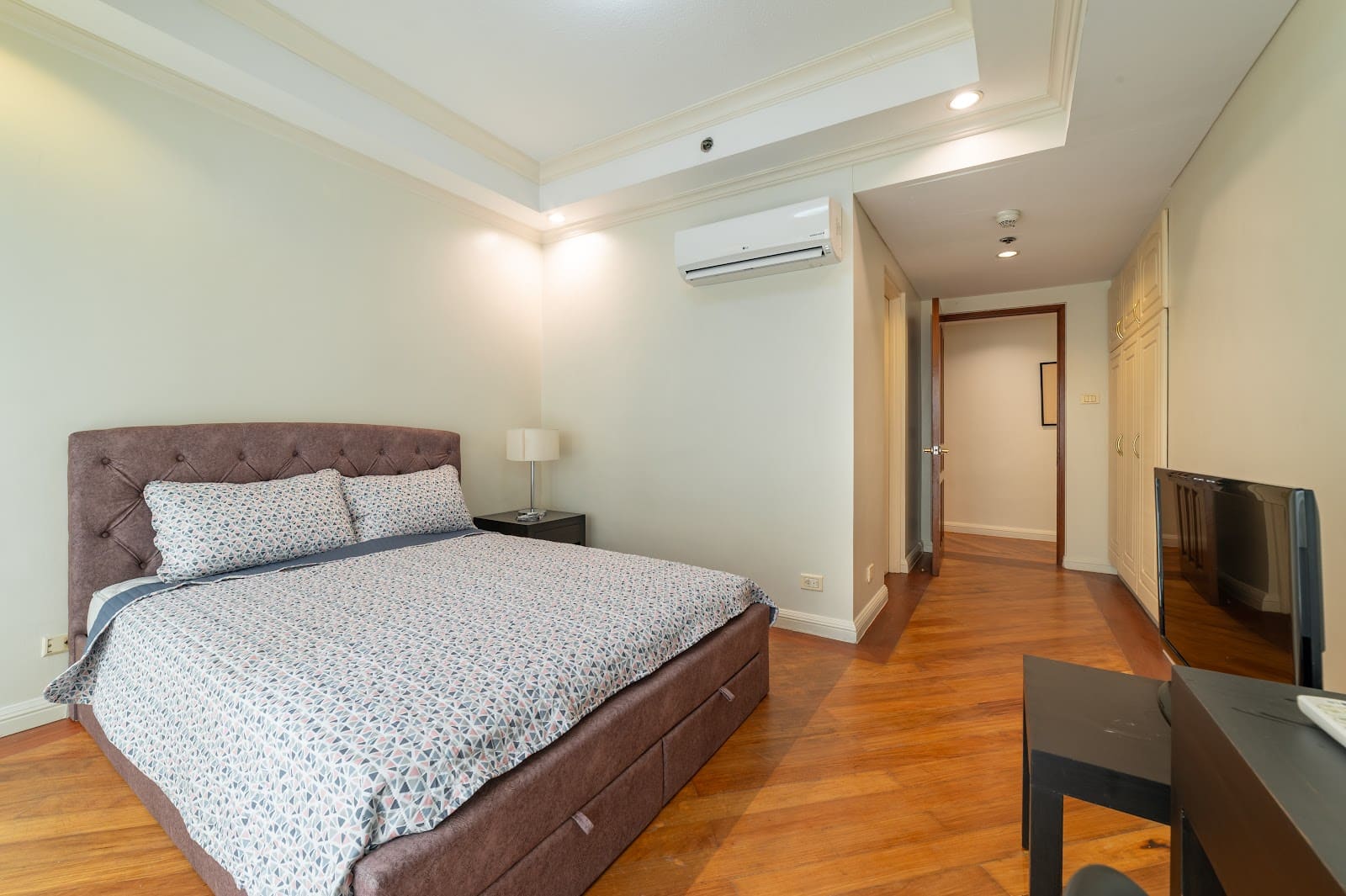 2 bedroom condo for sale in Forbes Tower, Makati CBD, photo 11