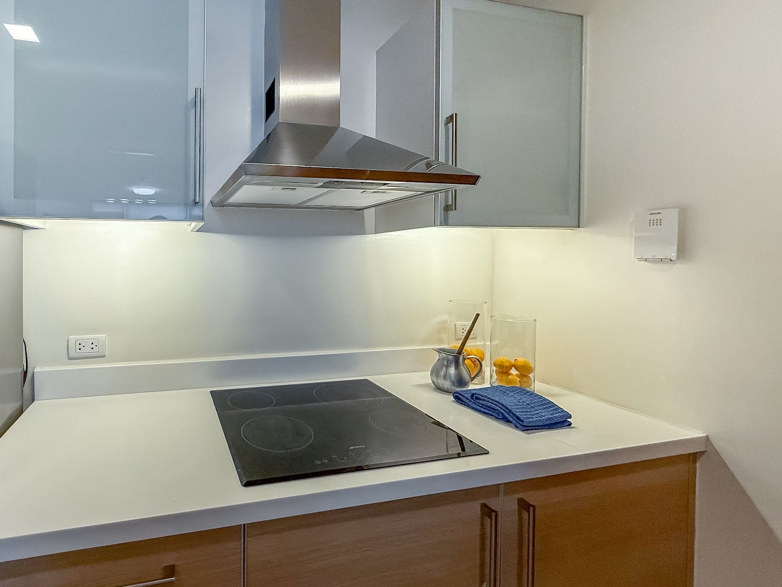 2 bedroom condo for rent in Park Terraces, Makati CBD, photo 2