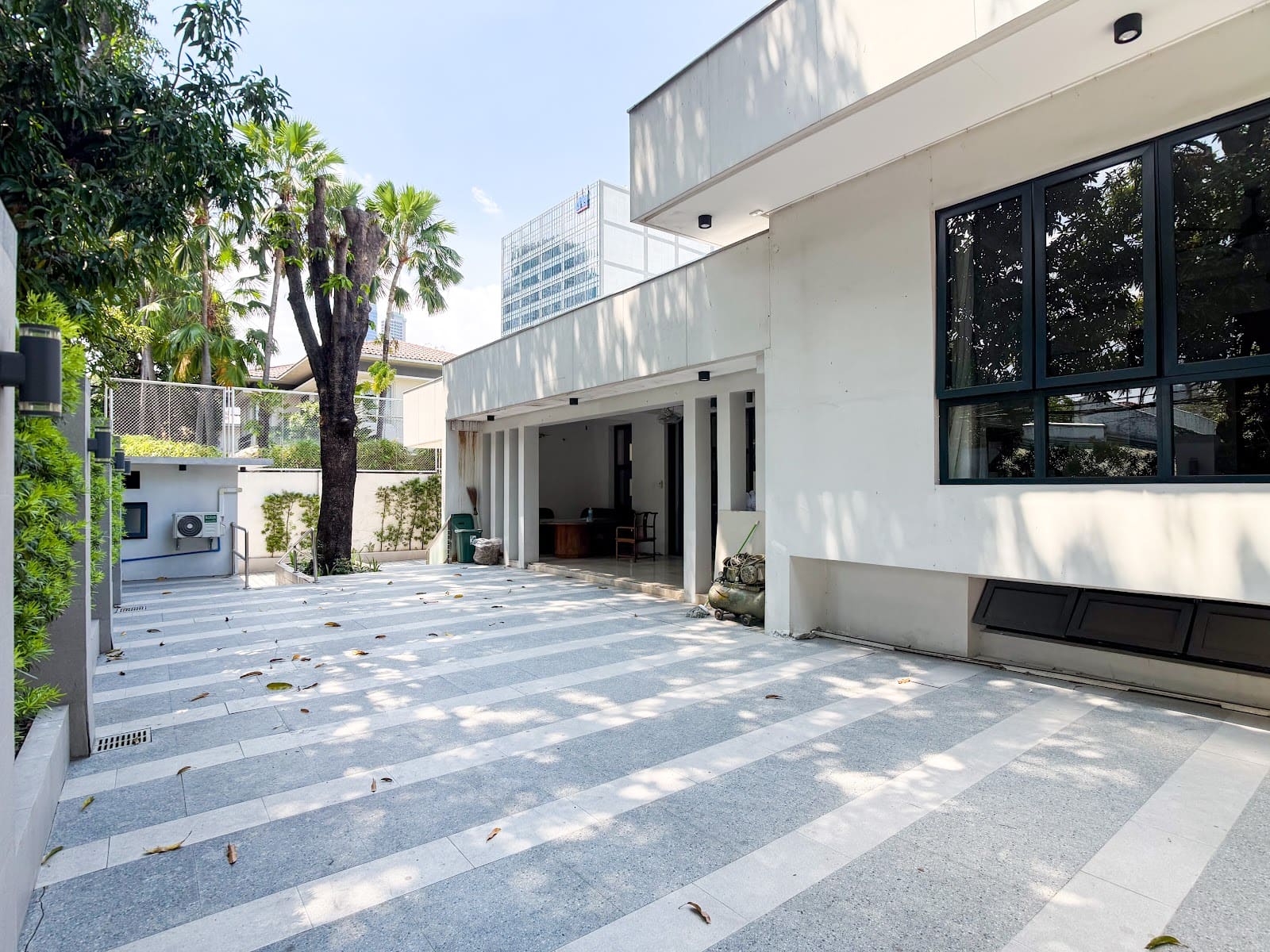 5 bedroom house for rent in Urdaneta Village, Makati